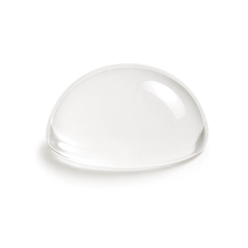 Siero viso iokuro Jelly Peptide Hyaluronic Ceramide Serum Shot: goccia macro di siero gelatinoso trasparente e idratante su sfondo bianco, texture jelly rimpolpante anti-age con peptidi, ceramidi e acido ialuronico per riparare la barriera cutanea.